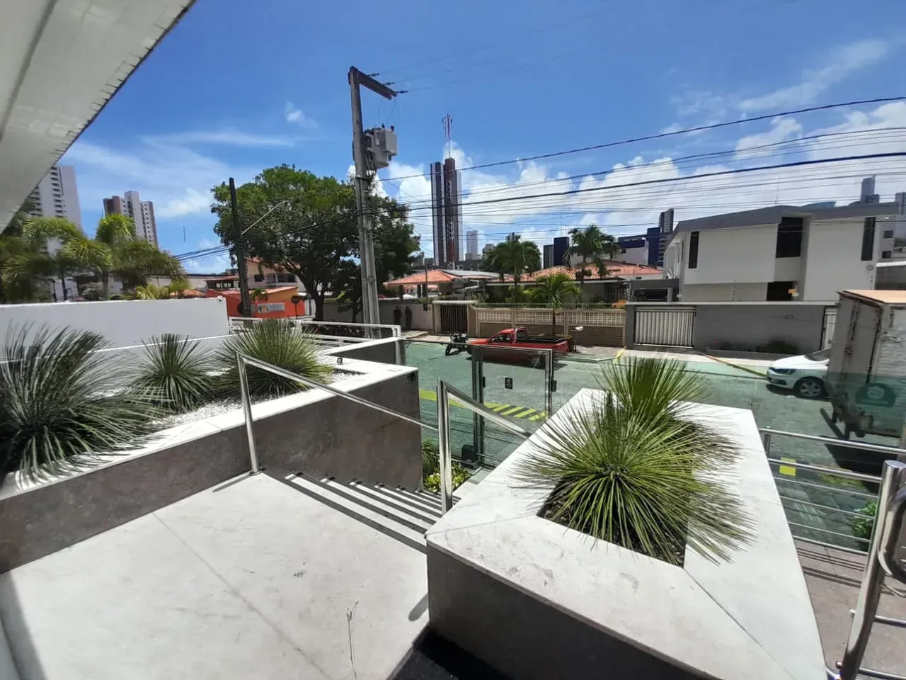 Furnished 3-bedroom apartment with a private BBQ — photo 30