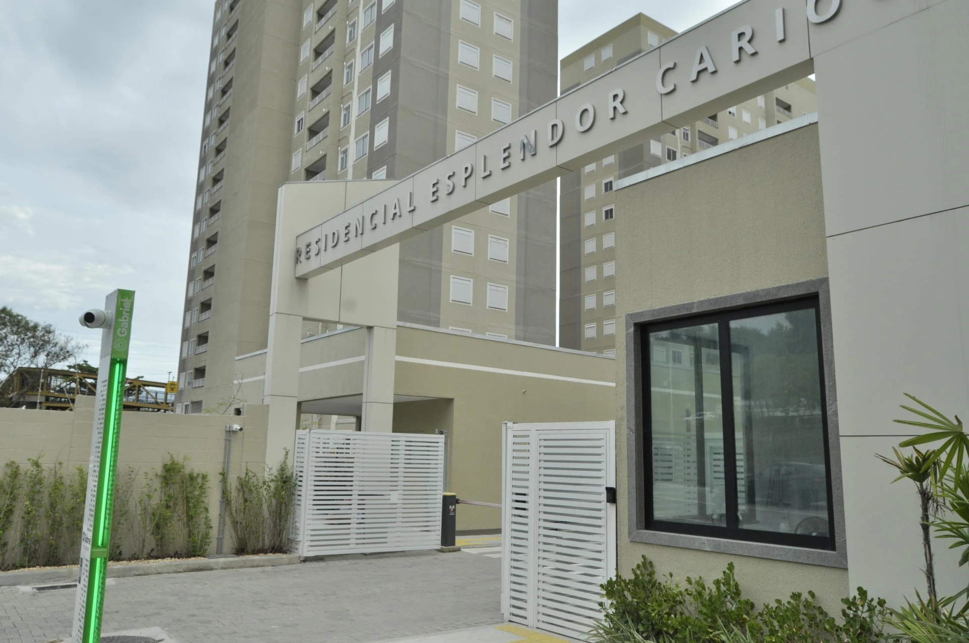 2-bedroom apartment in a building with a pool — photo 3