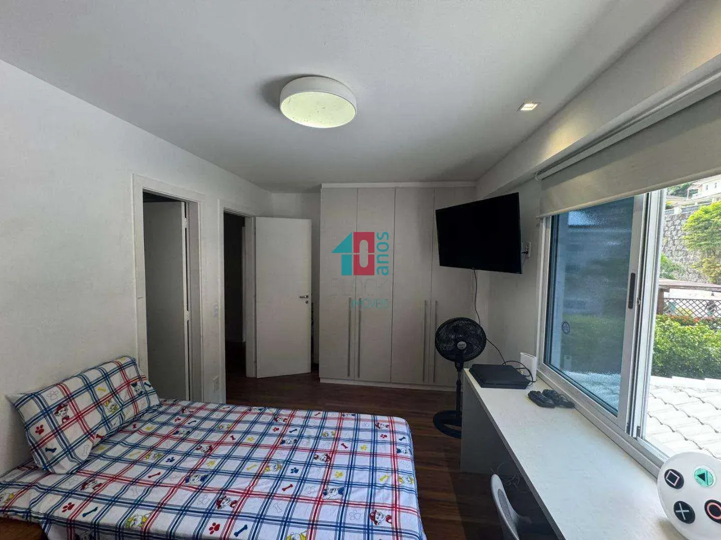 Furnished house with 5 bedrooms and 9 total bathrooms — photo 40