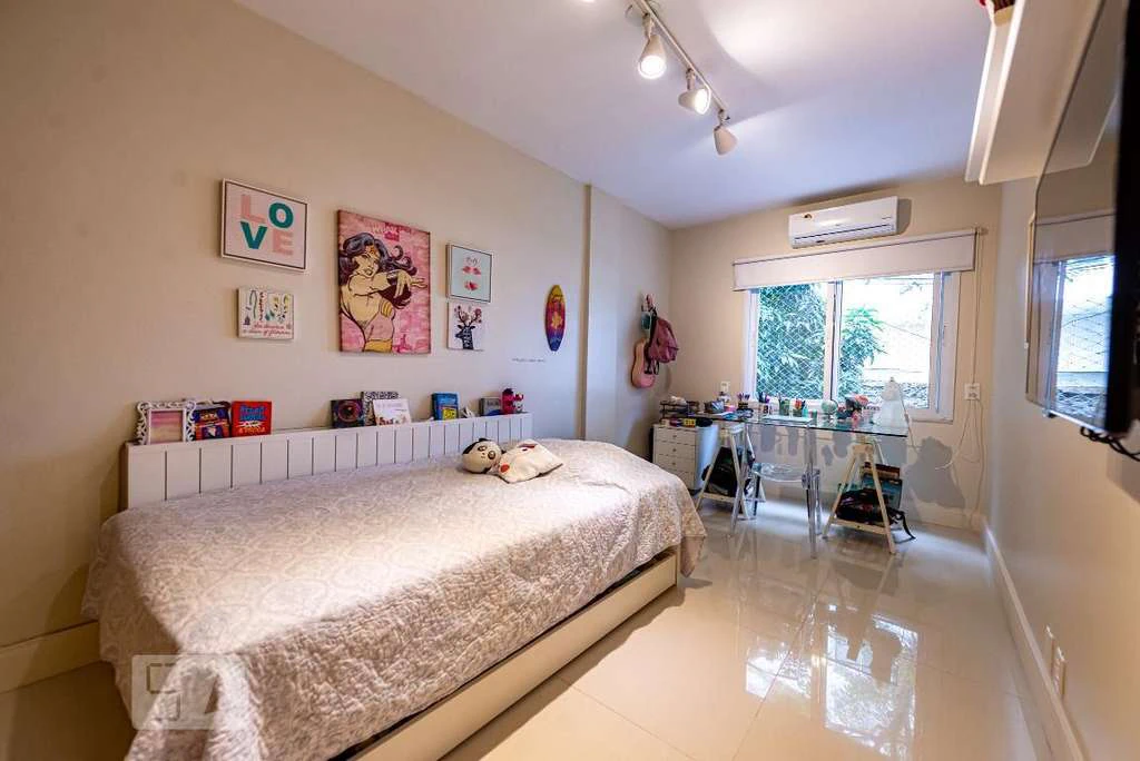 Rental apartment with 4 bedrooms and 200 m² — photo 3