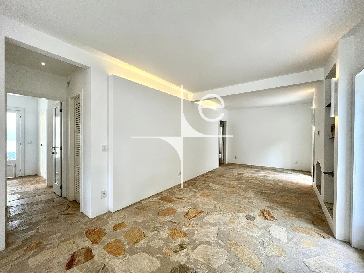 Water view in a 3-bedroom house, 220 m² — photo 33