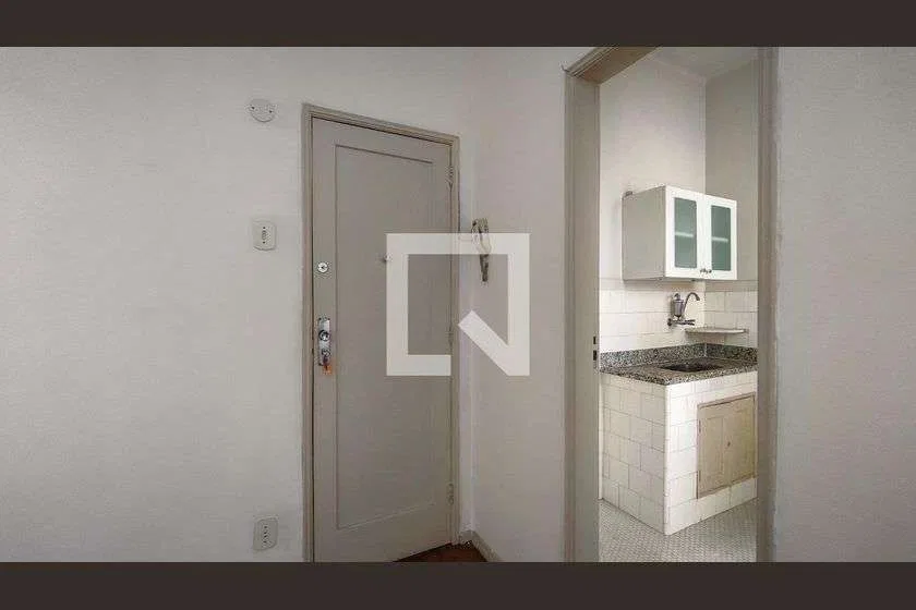One-bedroom apartment with wood or laminate floors — photo 25