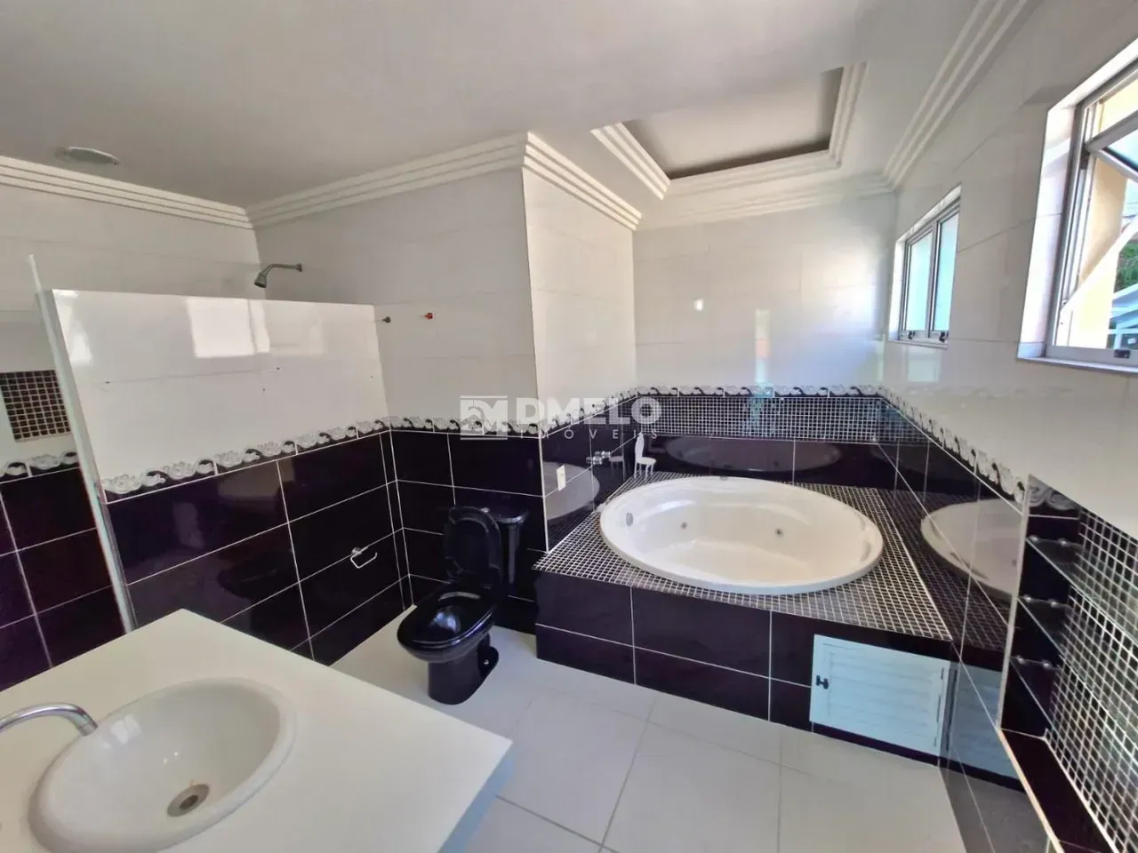 4-bedroom house with a bathtub in Rio de Janeiro — photo 4