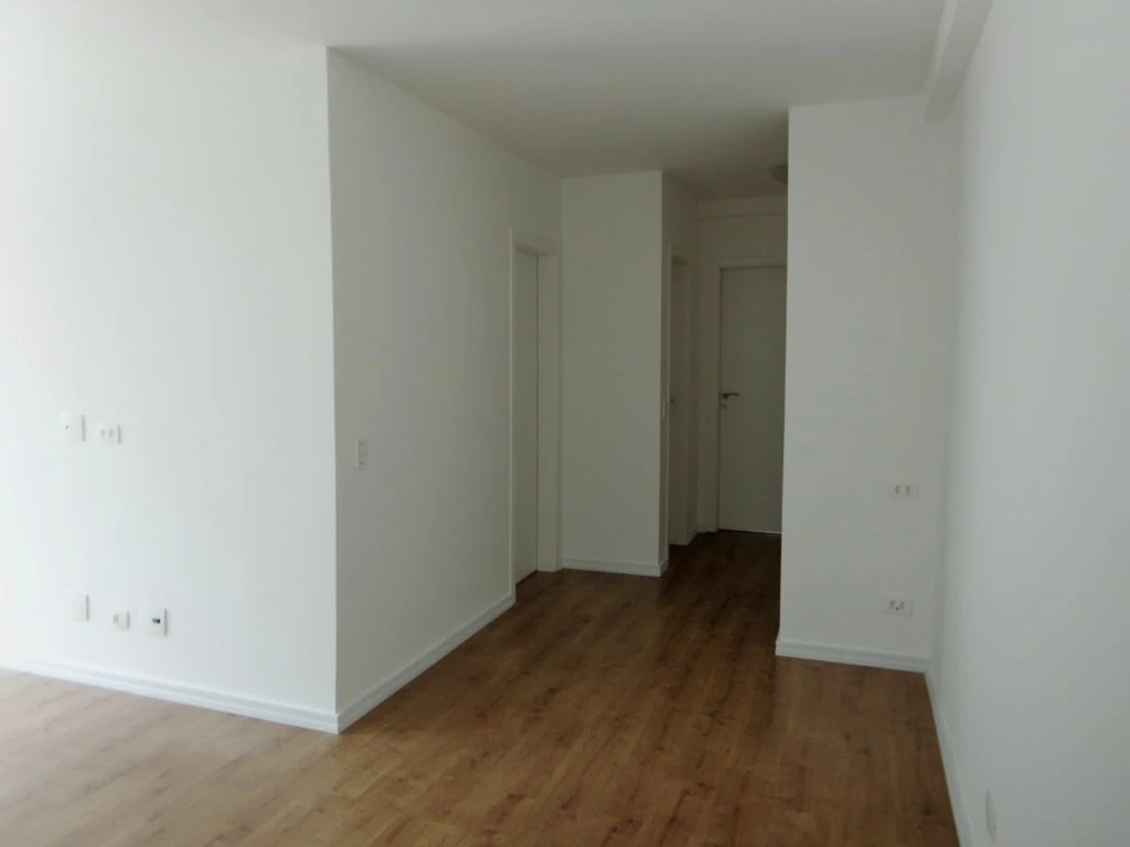 2-bedroom apartment with wood or laminate floors in Curitiba — photo 16