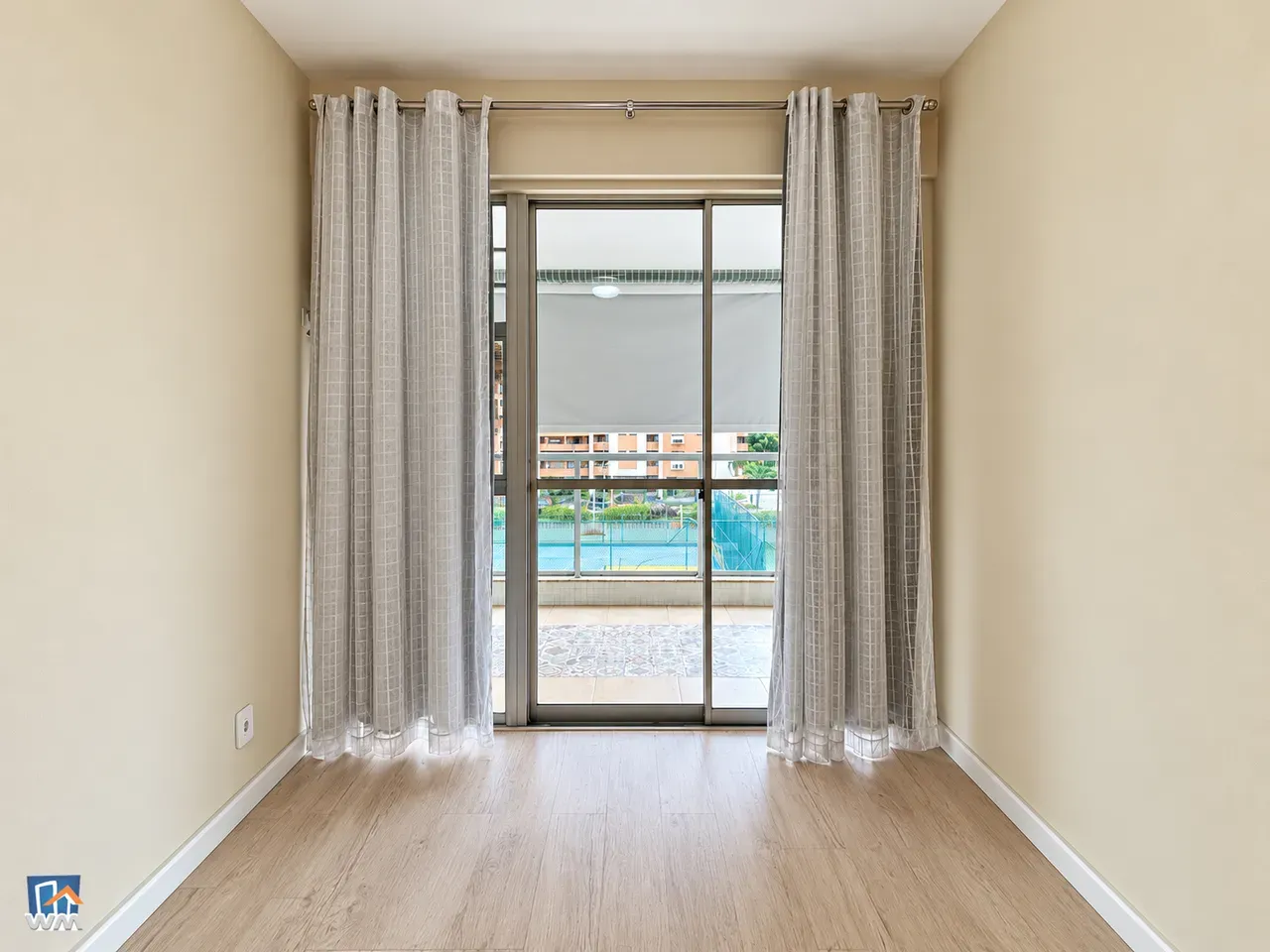 Glass-enclosed balcony in a 2-bedroom apartment, 88 m² — photo 19