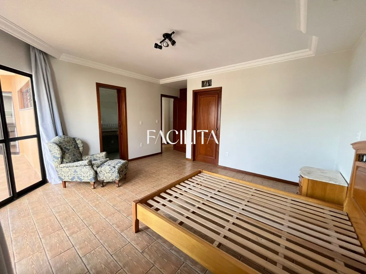 Furnished 456 m² house with 3 en-suite bedrooms and pool — photo 65