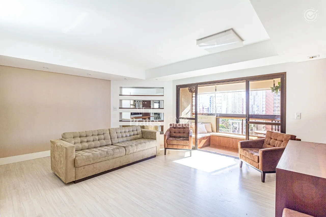 3-bedroom apartment with a glassed-in balcony — photo 2