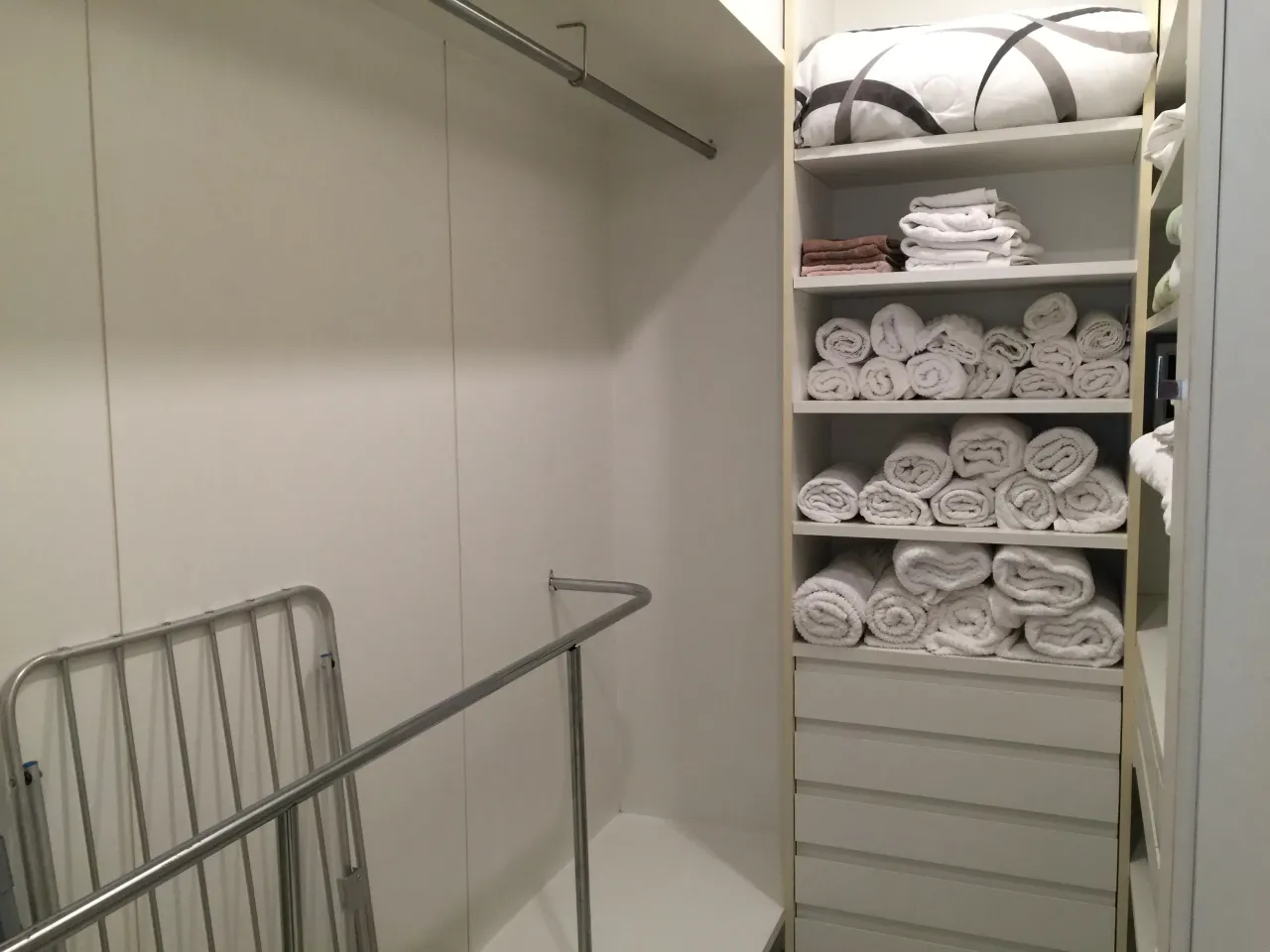 Furnished apartment with 2 bedrooms and open kitchen — photo 3