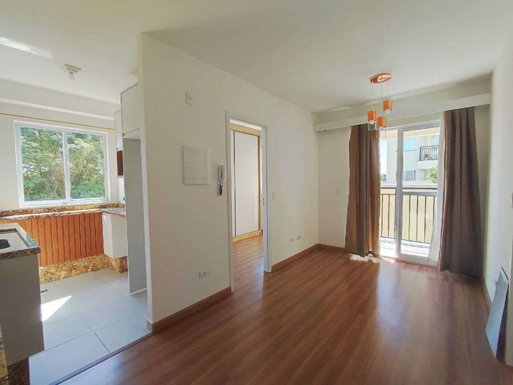 2-bedroom apartment with wood or laminate floors in Curitiba — photo 6