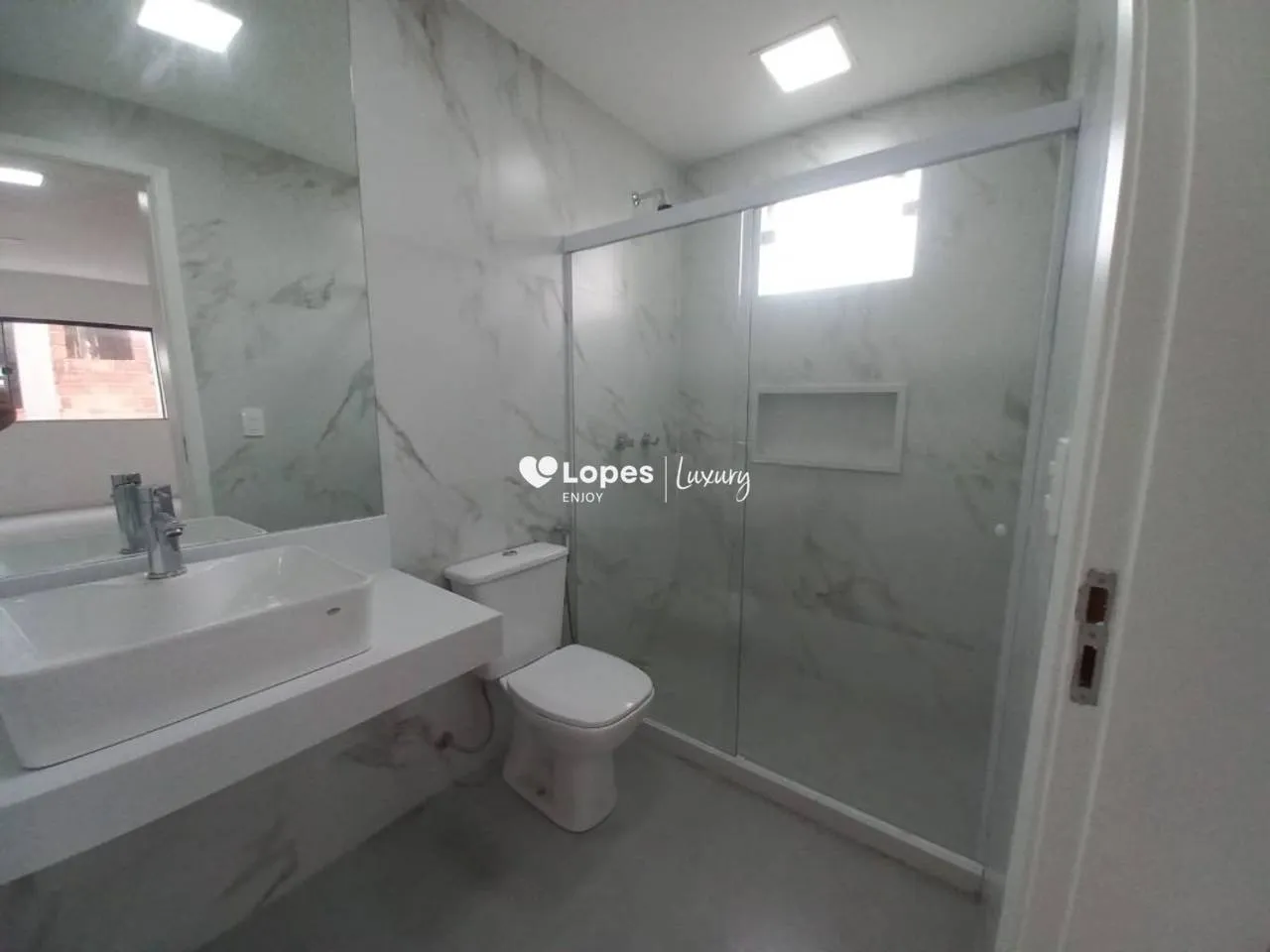 Unfurnished 4-bedroom house with 5 bathrooms and 329 m² — photo 40