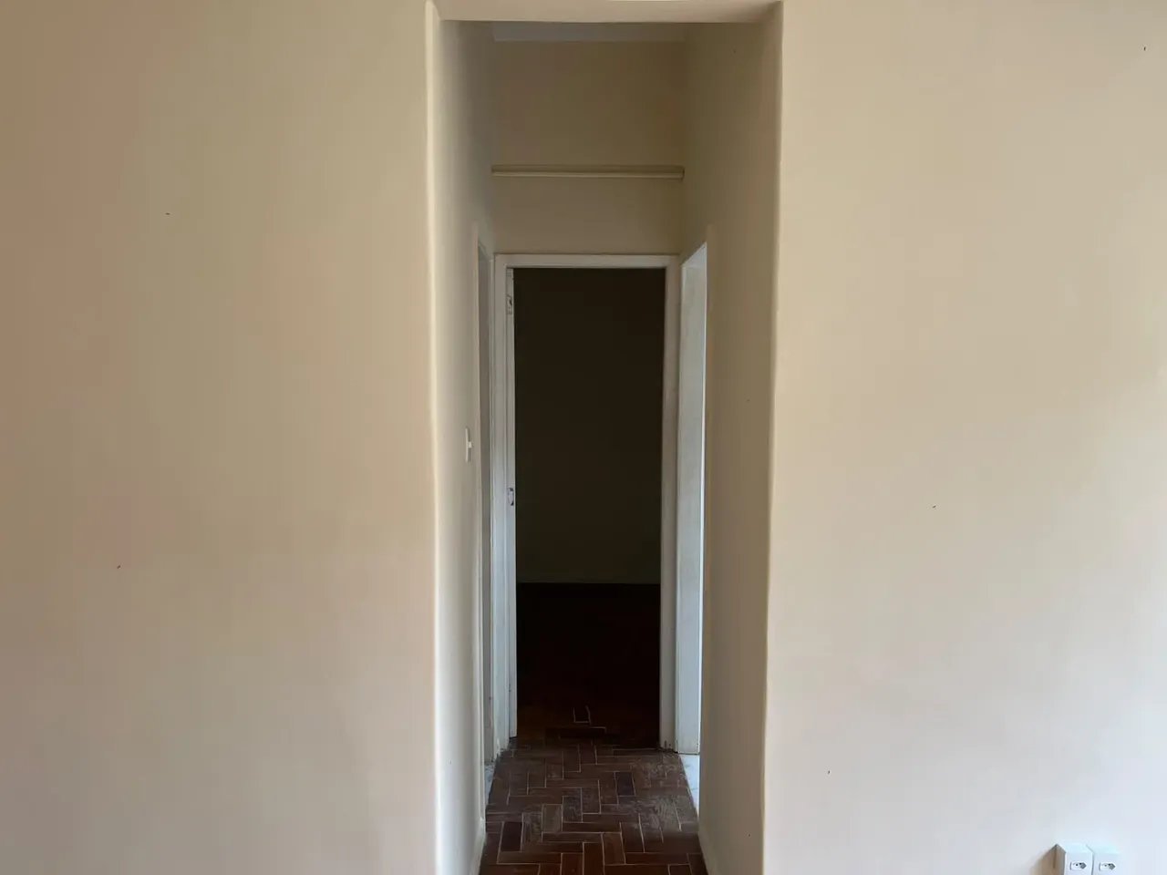 One-bedroom apartment with wood or laminate floors — photo 8