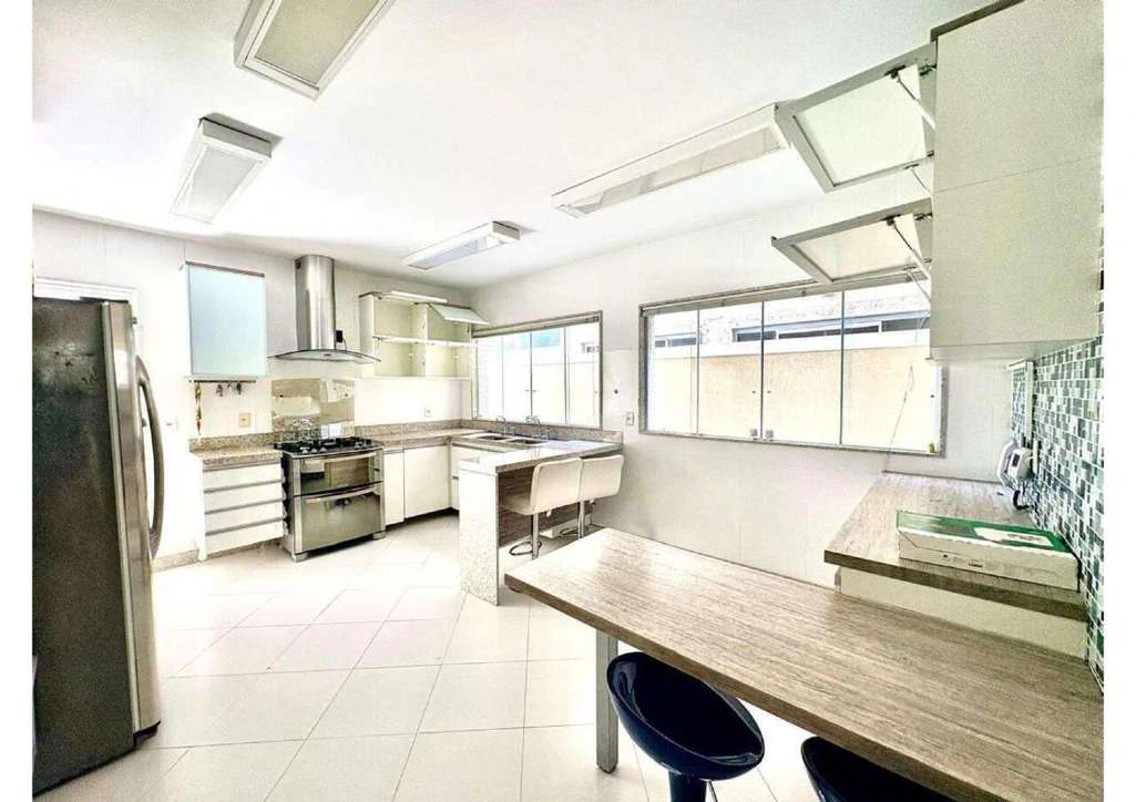 Furnished house with 3 en-suite bedrooms and private BBQ — photo 11