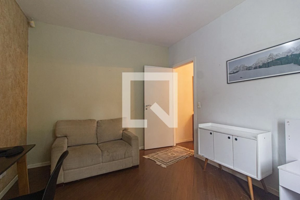 3-bedroom house with a walk-in closet in Curitiba — photo 29