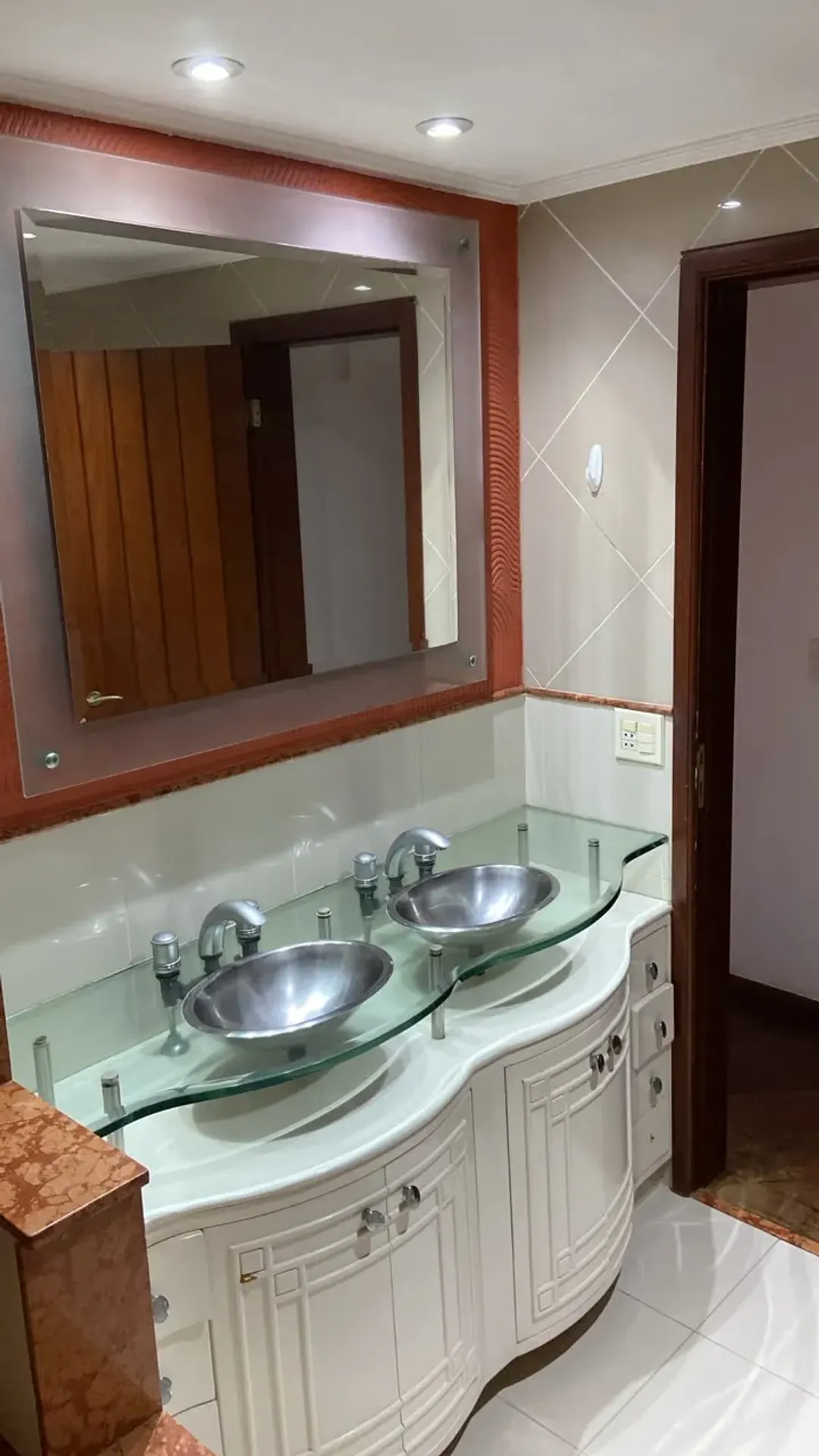 317 m² house with 3 suites, balcony grill and 3 parking — photo 55