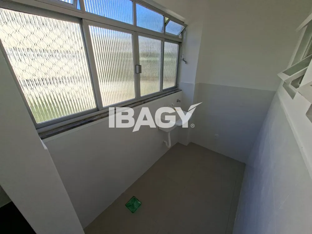 3-bedroom apartment with a half-bath and parking — photo 11