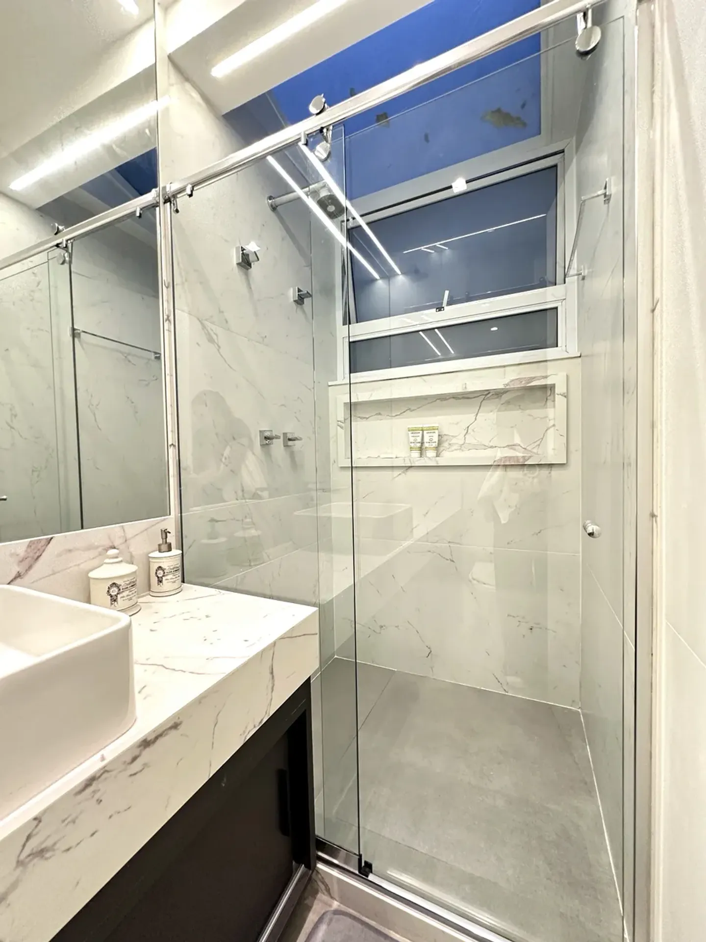 Apartamento mobiliado com 3 quartos e 3 banheiros — photo 21