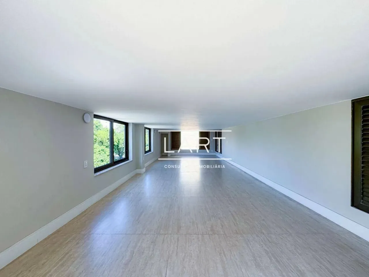 Apartamento com 4 dormitórios e varanda de vidro — photo 6