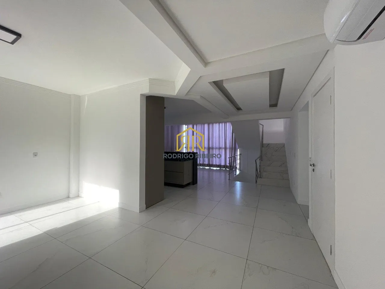 Condominium house with gas stove and 5 bedrooms