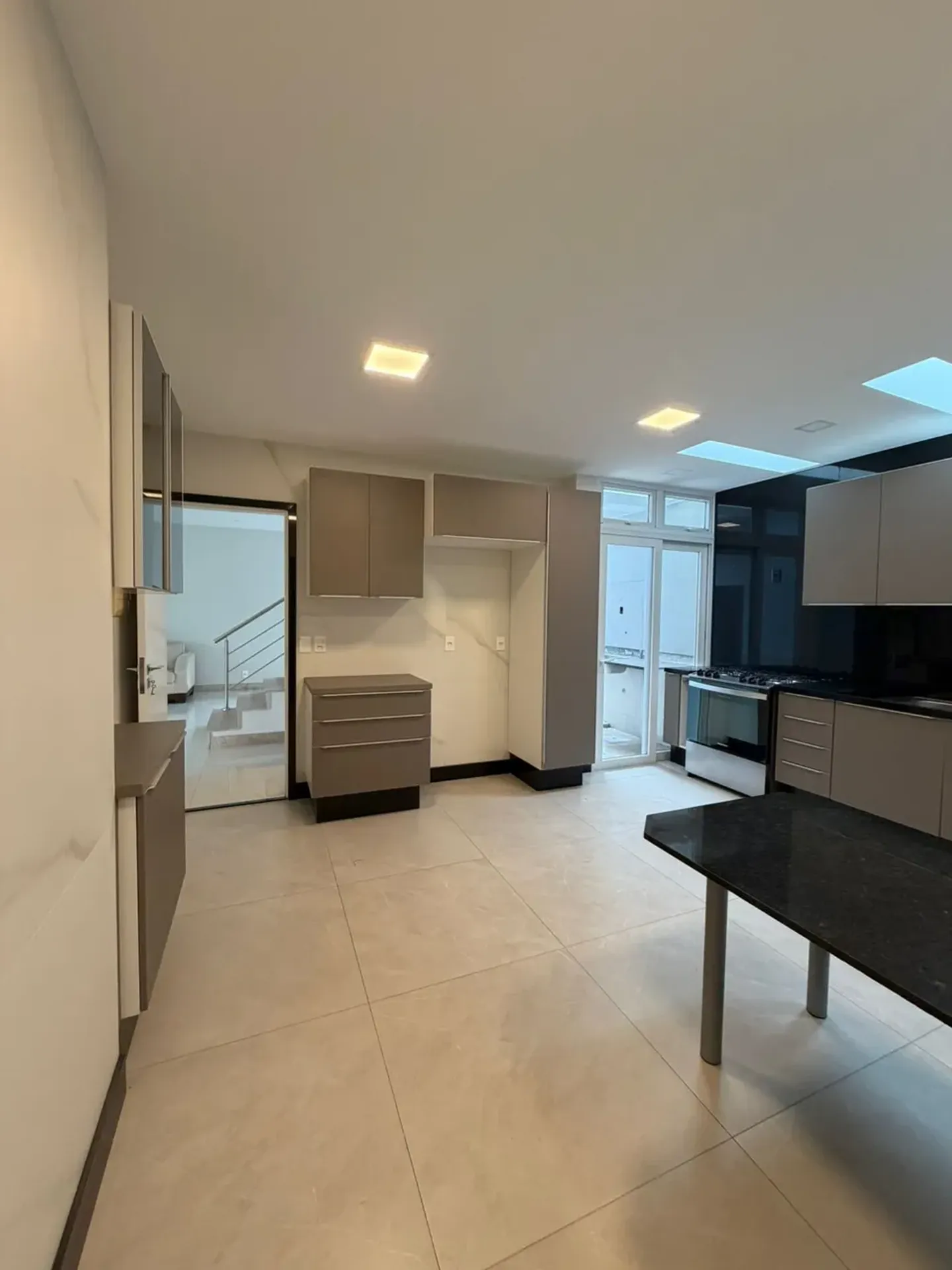 Rental house with 4 bedrooms, 5 baths and 360 m² — photo 15