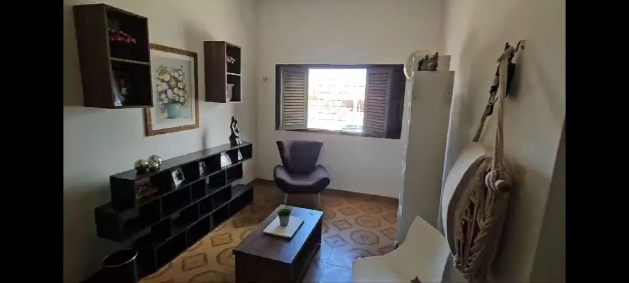 House with 4 bedrooms and 3 bathrooms, separate kitchen