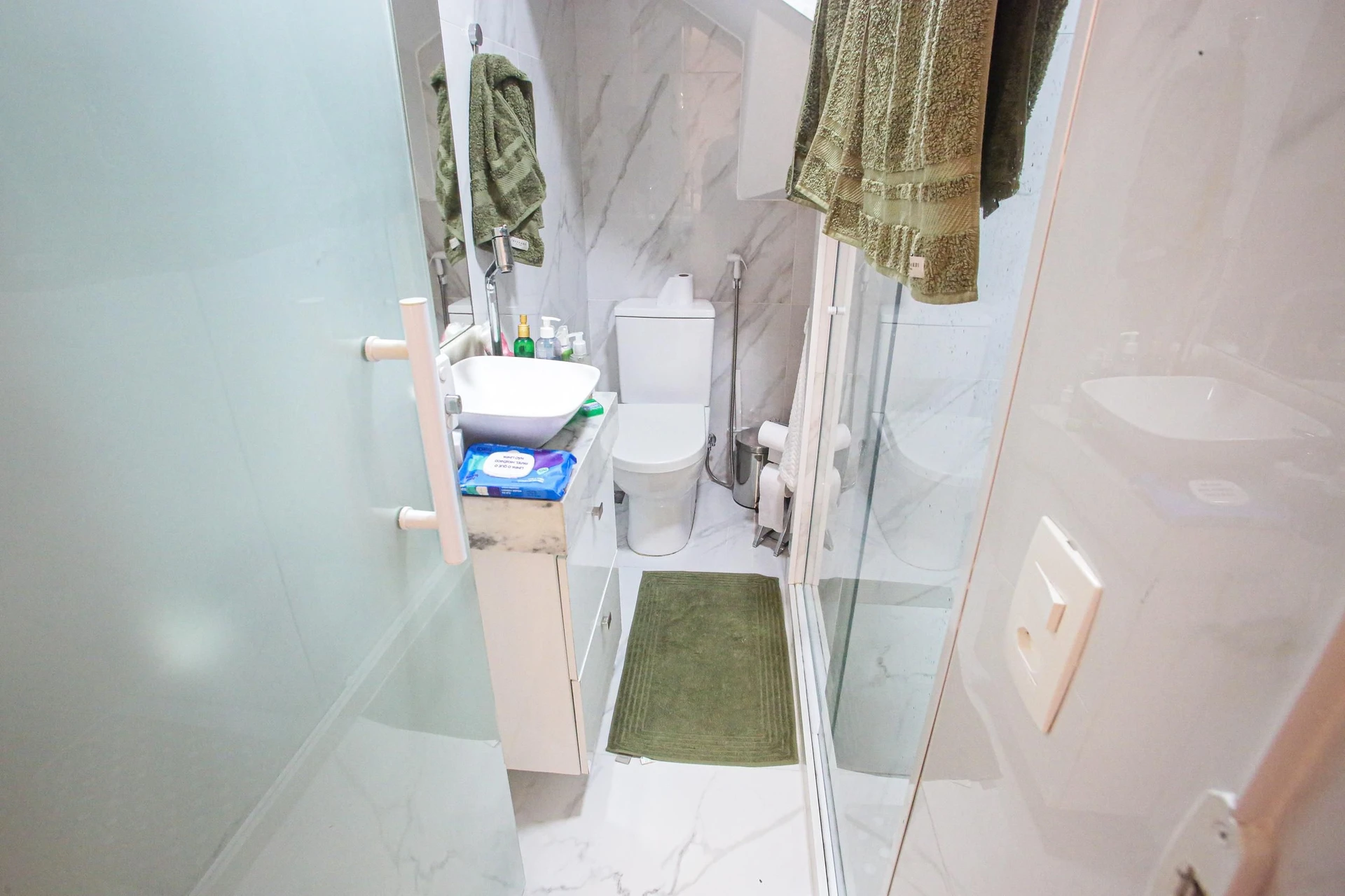 Casa mobiliada com 4 quartos e 4 banheiros no condomínio — photo 45