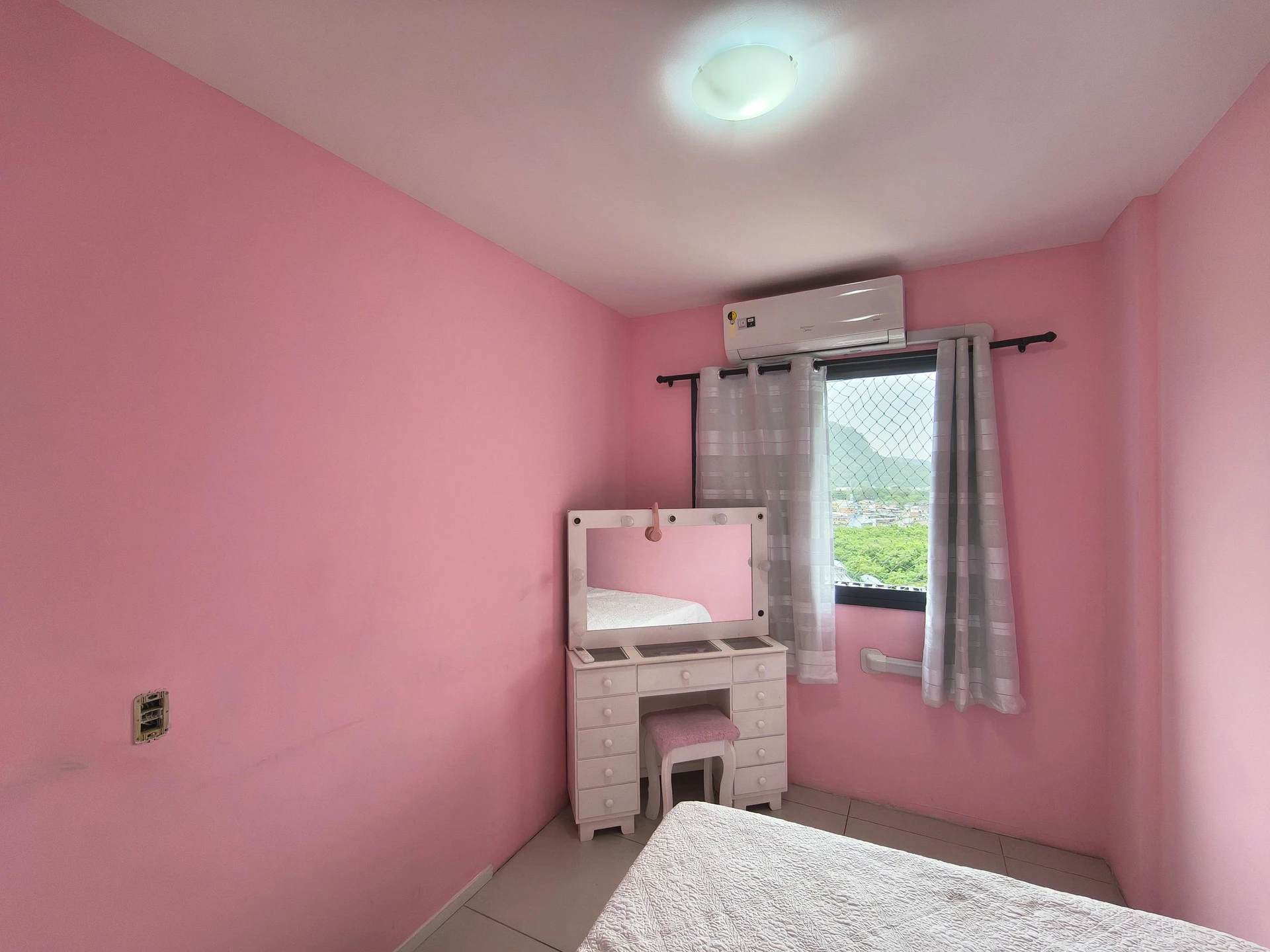 3-bedroom apartment with a mountain view — photo 14