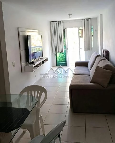 Glass-enclosed balcony in a 2-bedroom apartment, 64 m²