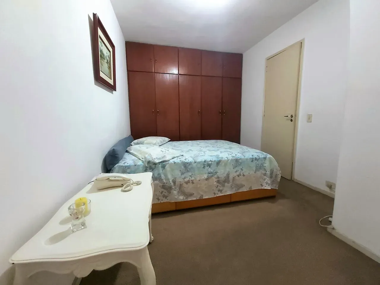 One-bedroom apartment in a building with a gym — photo 3