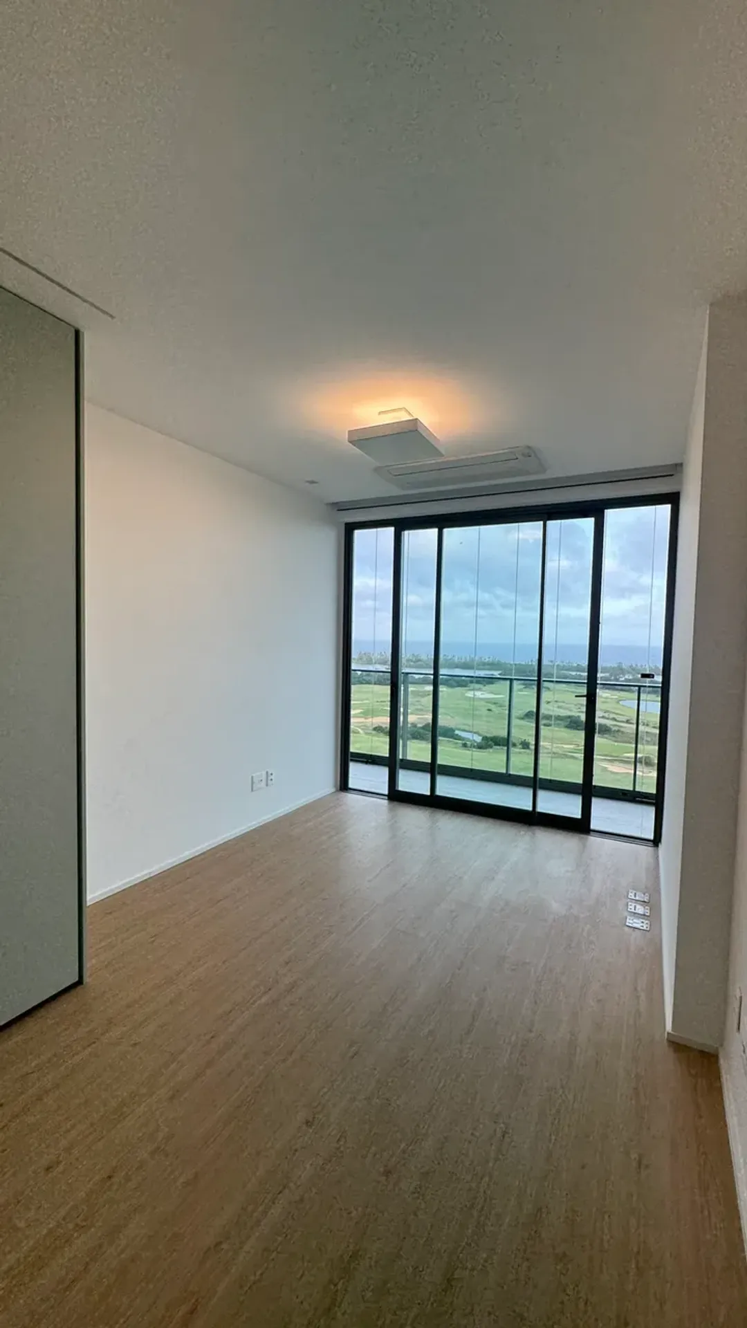 Apartment with 4 bedrooms, 5 bathrooms and enclosed balcony — photo 14