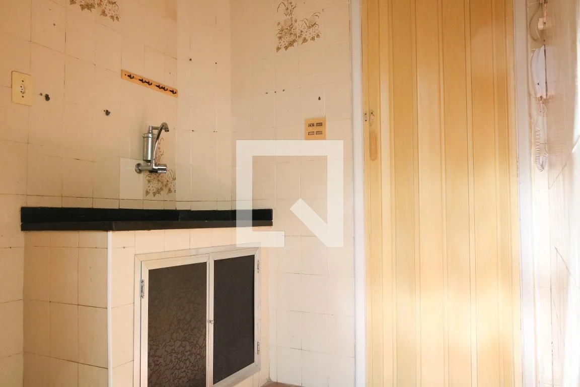 Apartamento com 2 quartos e cozinha fechada com fogão a gás — photo 5