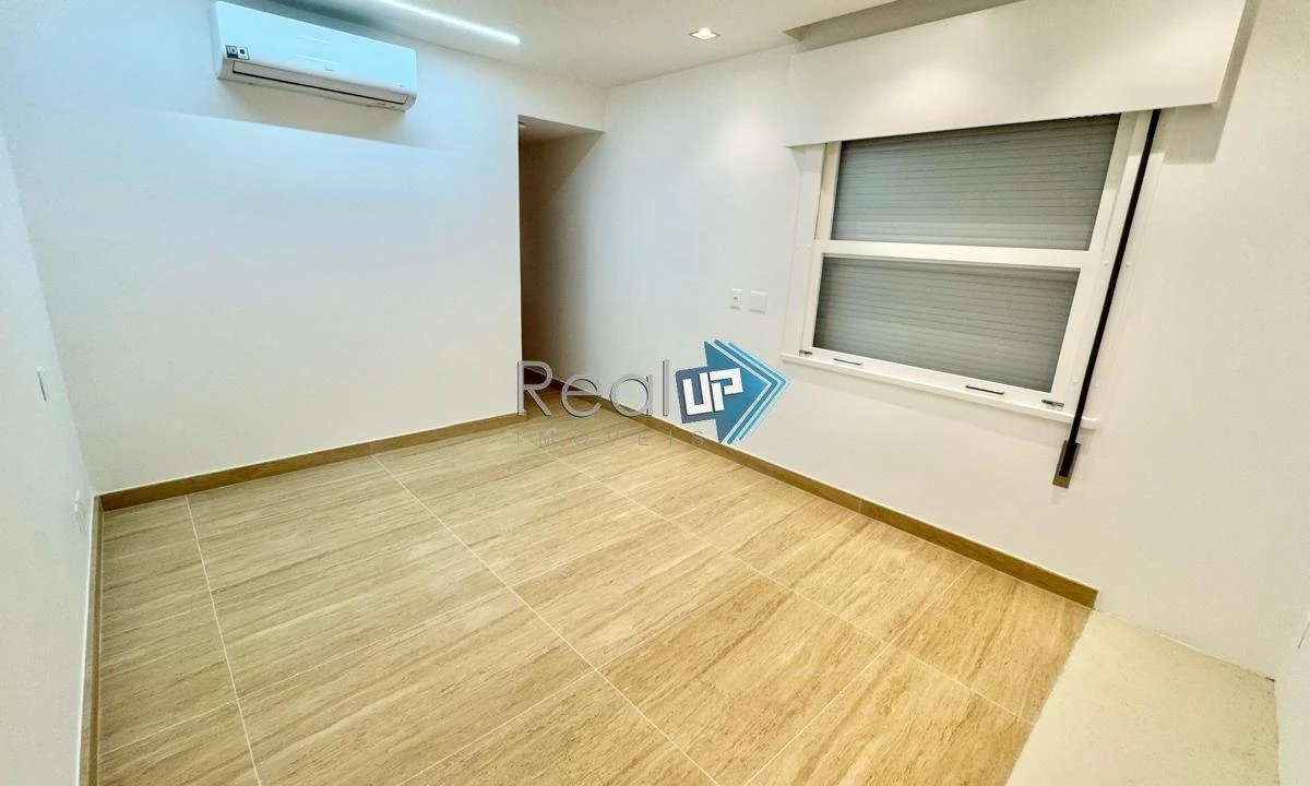 Квартира 212 м²: 3 спальни и 3 ванные комнаты — photo 2