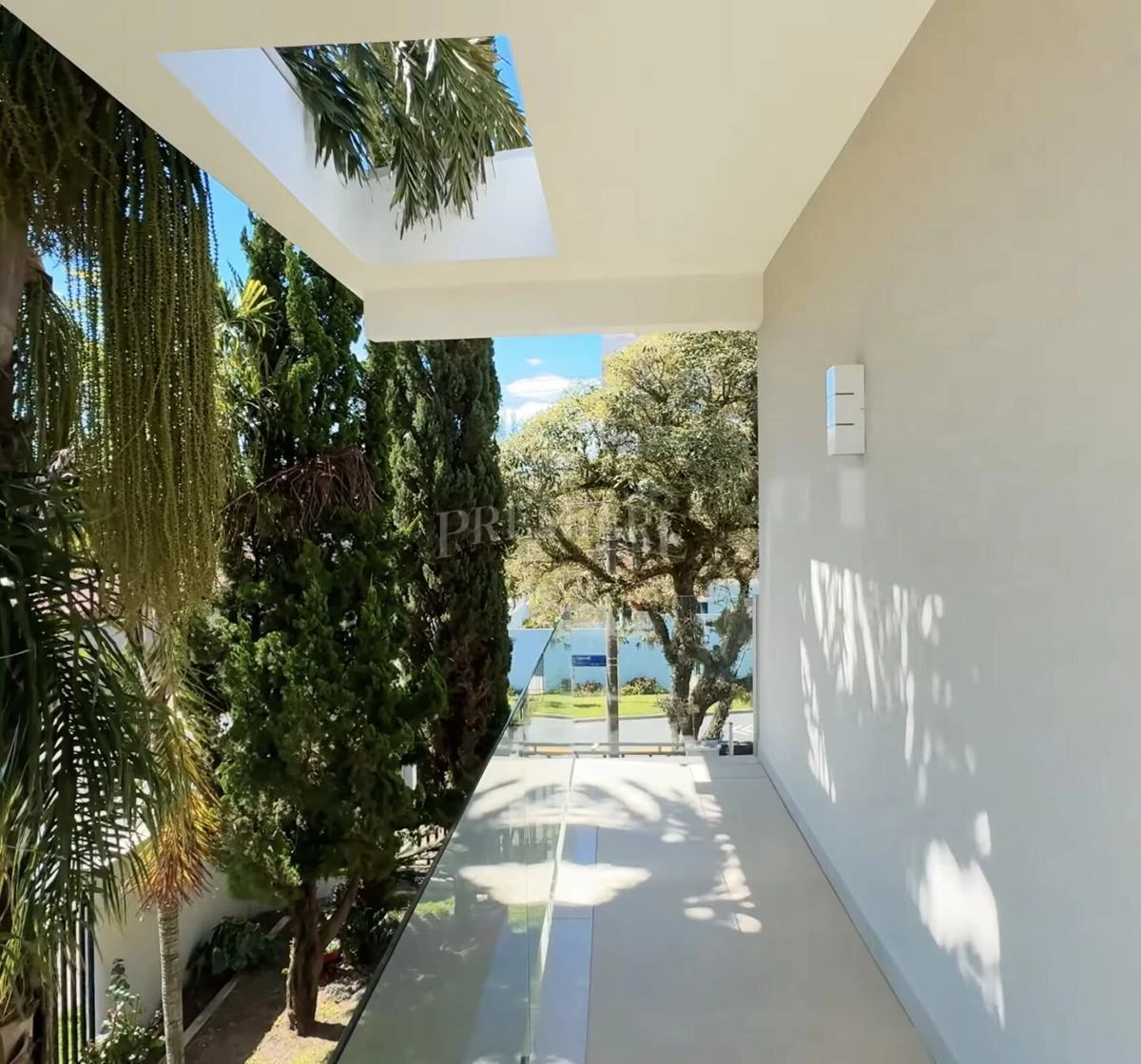 4-bedroom house with a glass-enclosed balcony in Curitiba — photo 20