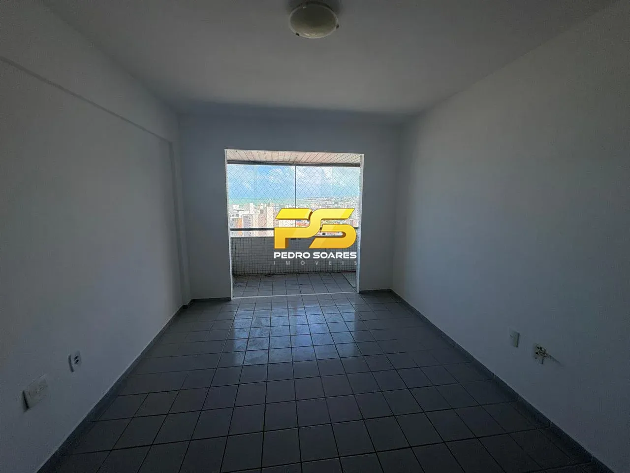3-bedroom apartment in a building with a gym — photo 3