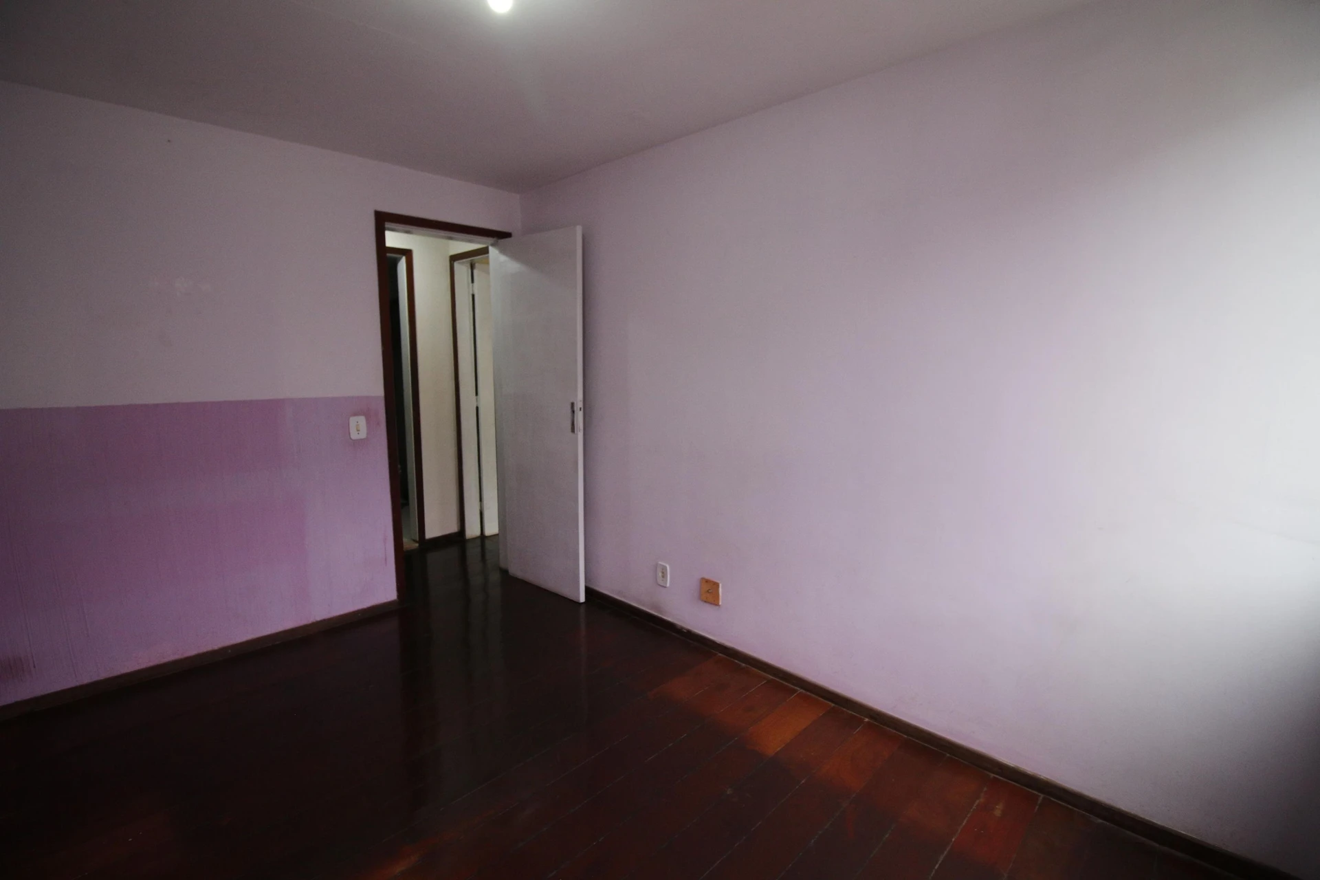 Balcony with a grill in a 3-bedroom apartment, 128 m² — photo 25