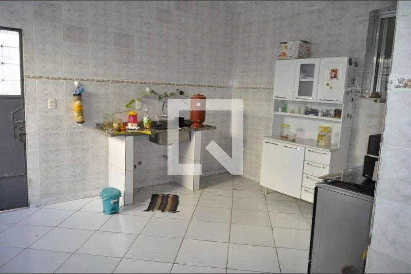 Rental house with a suite and 6 bedrooms — photo 9