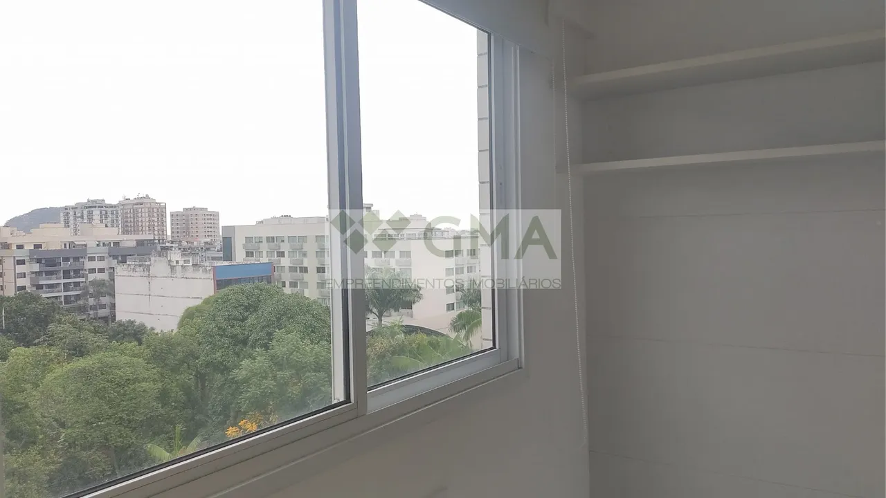 4-bedroom apartment with floor-to-ceiling windows — photo 13