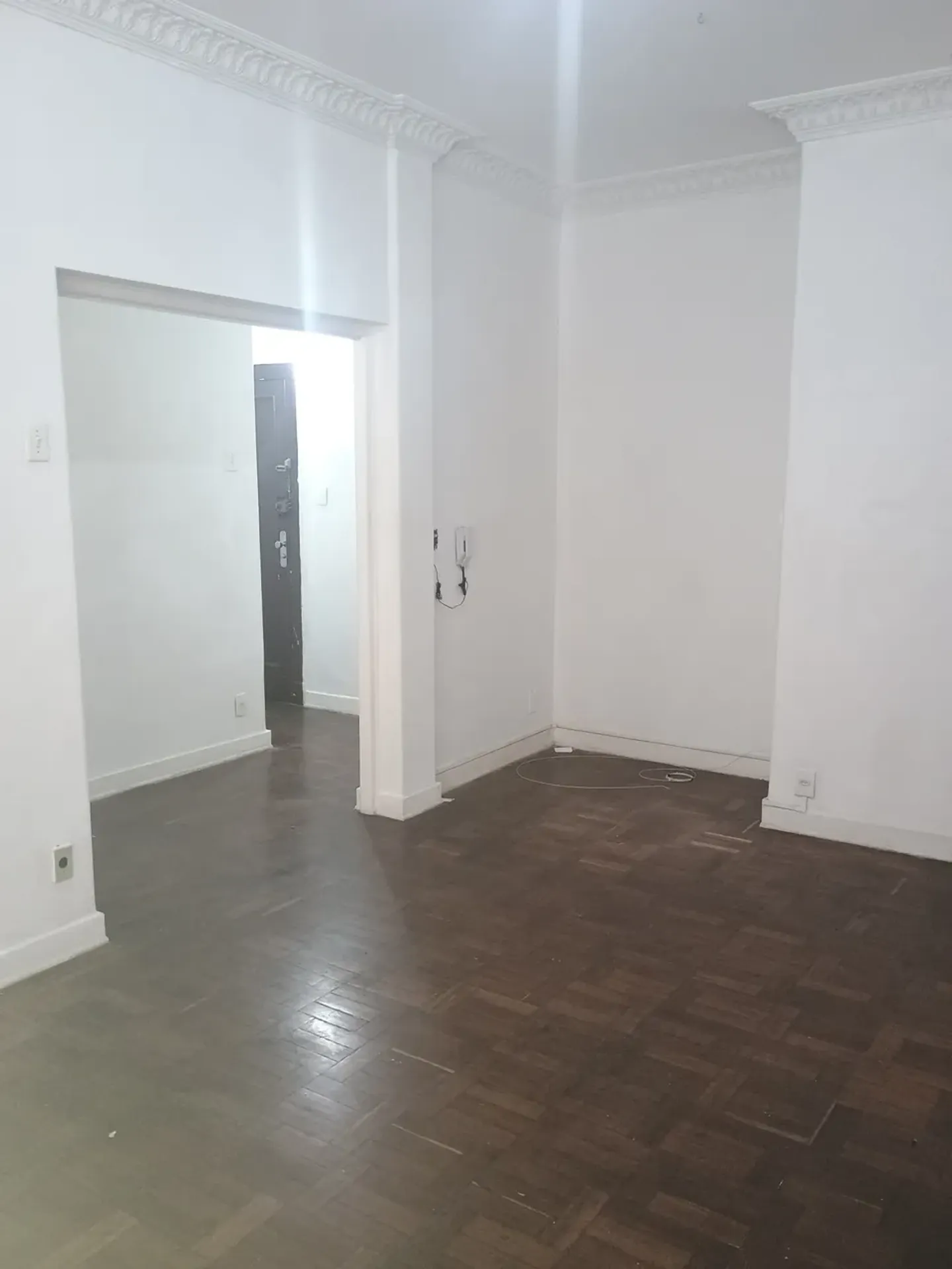 Apartment on the 6th floor with wood or laminate floors — photo 7