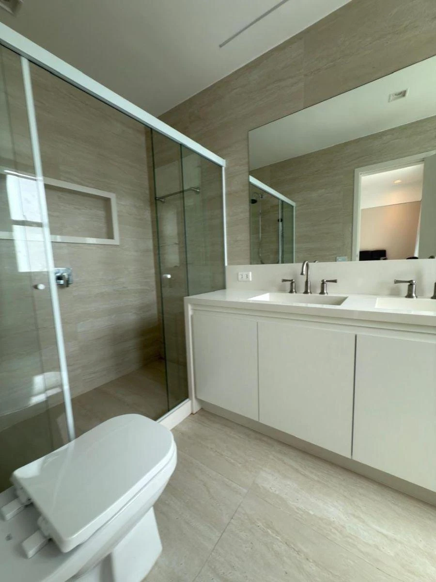 294 m² apartment with 4 suites and an open-plan kitchen — photo 8