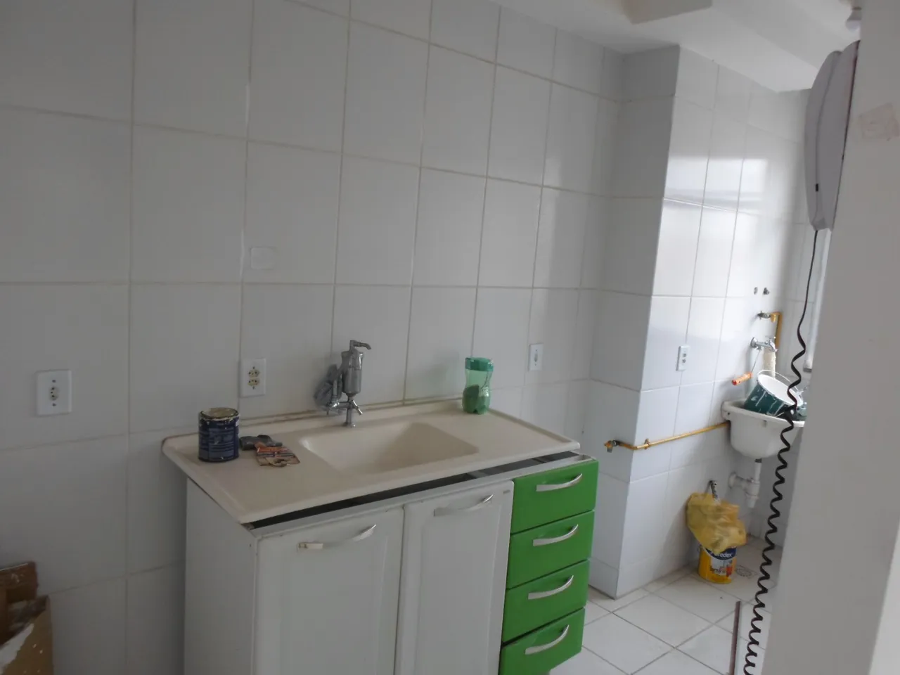 3-bedroom apartment with a separate, closed kitchen — photo 2