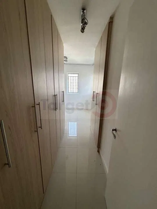 Apartamento de 3 quartos com janelas do piso ao teto — photo 18