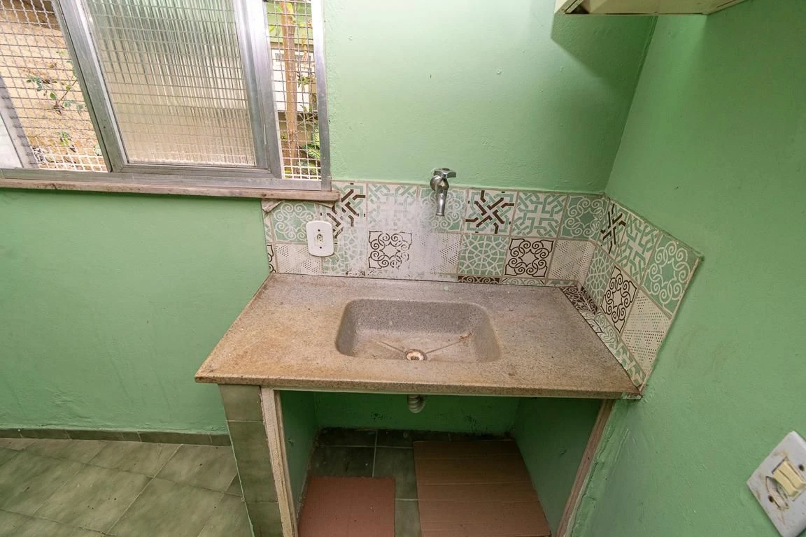 Unfurnished studio with 1 bedroom and balcony