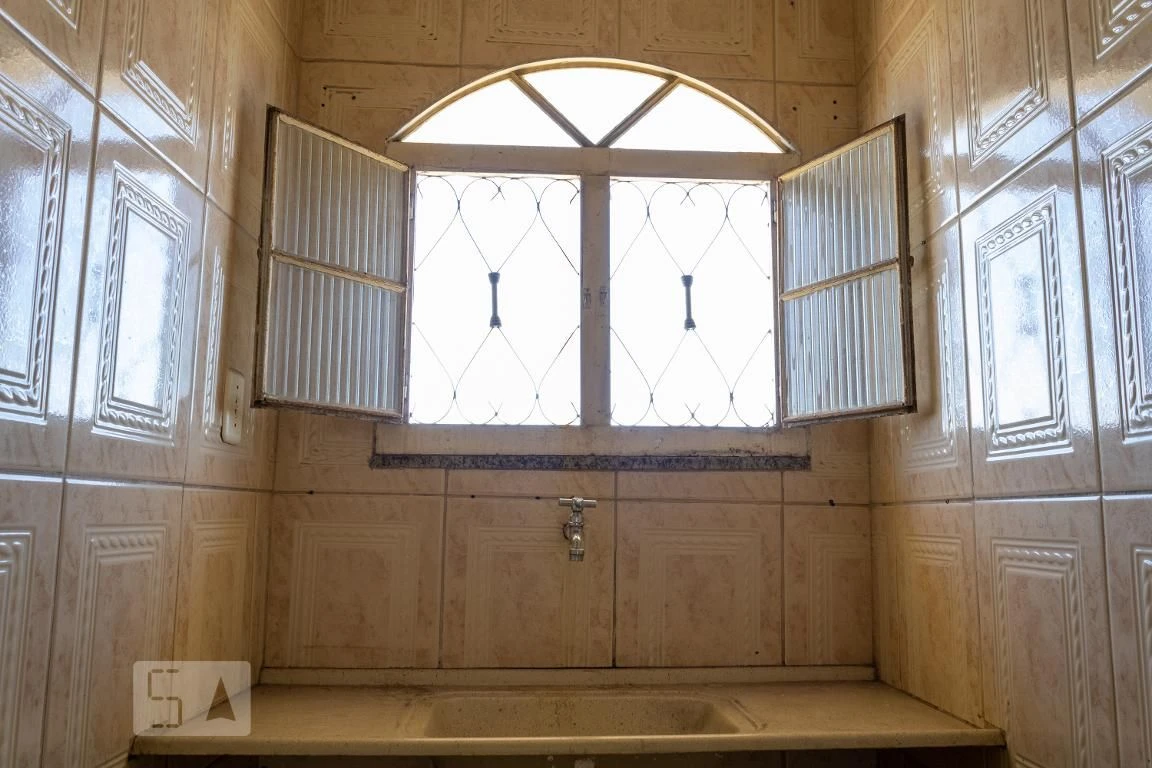 Unfurnished studio with 1 bedroom, 1 bathroom and laundry — photo 10