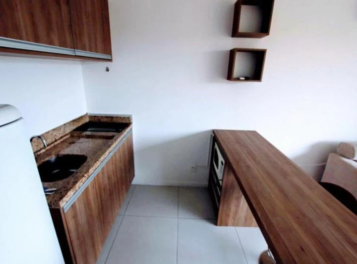 Apartamento mobiliado de 1 quarto com 28 m² e varanda