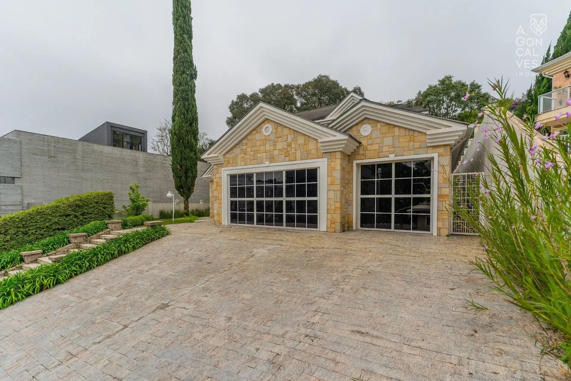 House with 4 bedrooms and 5 bathrooms, 5 parking spots — photo 57