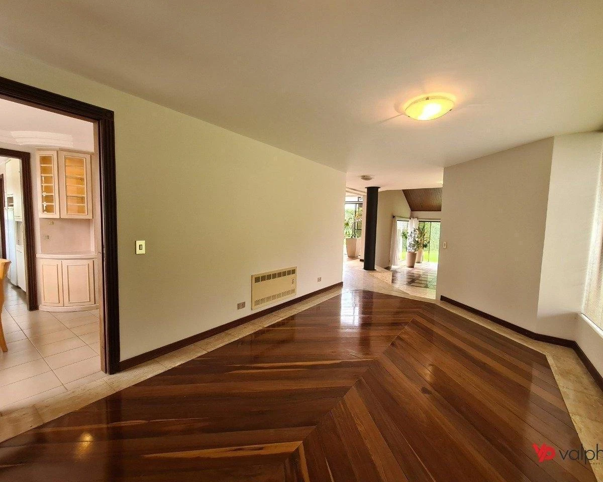 Condo house with 3 bedrooms and 5 bathrooms — photo 11