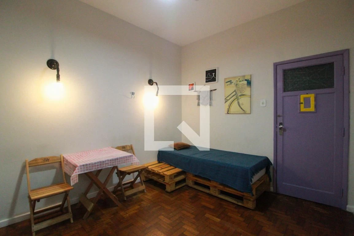 Departamento de 1 dormitorio con piso de madera o laminado — photo 4