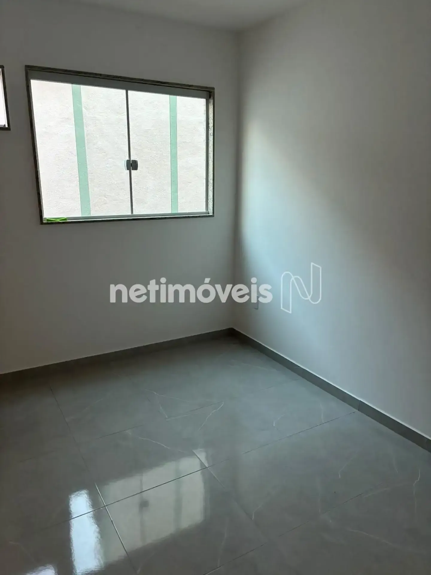 Ground-floor 1-bedroom apartment with open-plan kitchen — photo 2