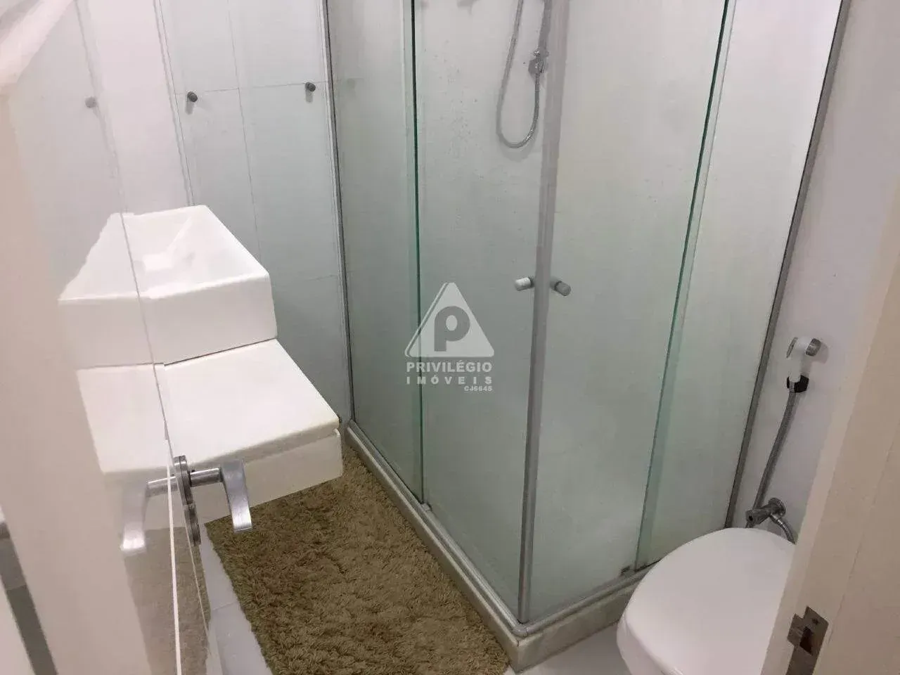 Departamento de 3 dormitorios con balcón cerrado con vidrio — photo 22