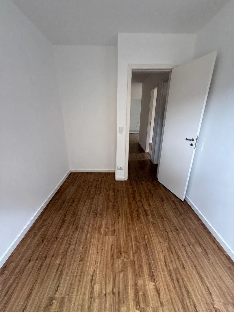 Wood or laminate floors in a 3-bedroom apartment, 65 m² — photo 11