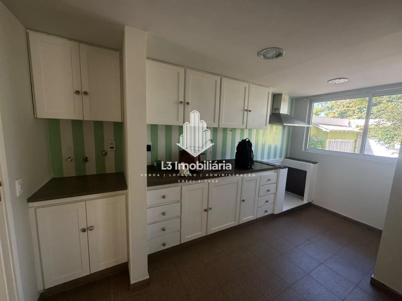 Rental house with 4 bedrooms and 3 bathrooms — photo 12